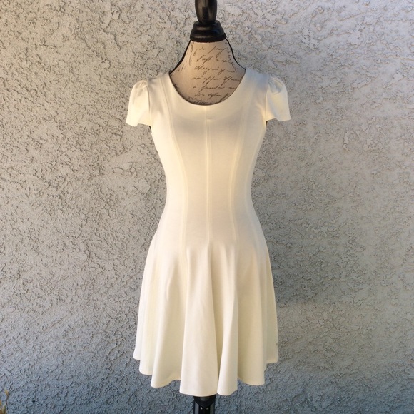 Felicity & Coco Structured flowy ruffle white casual classy dress - Picture 1 of 7
